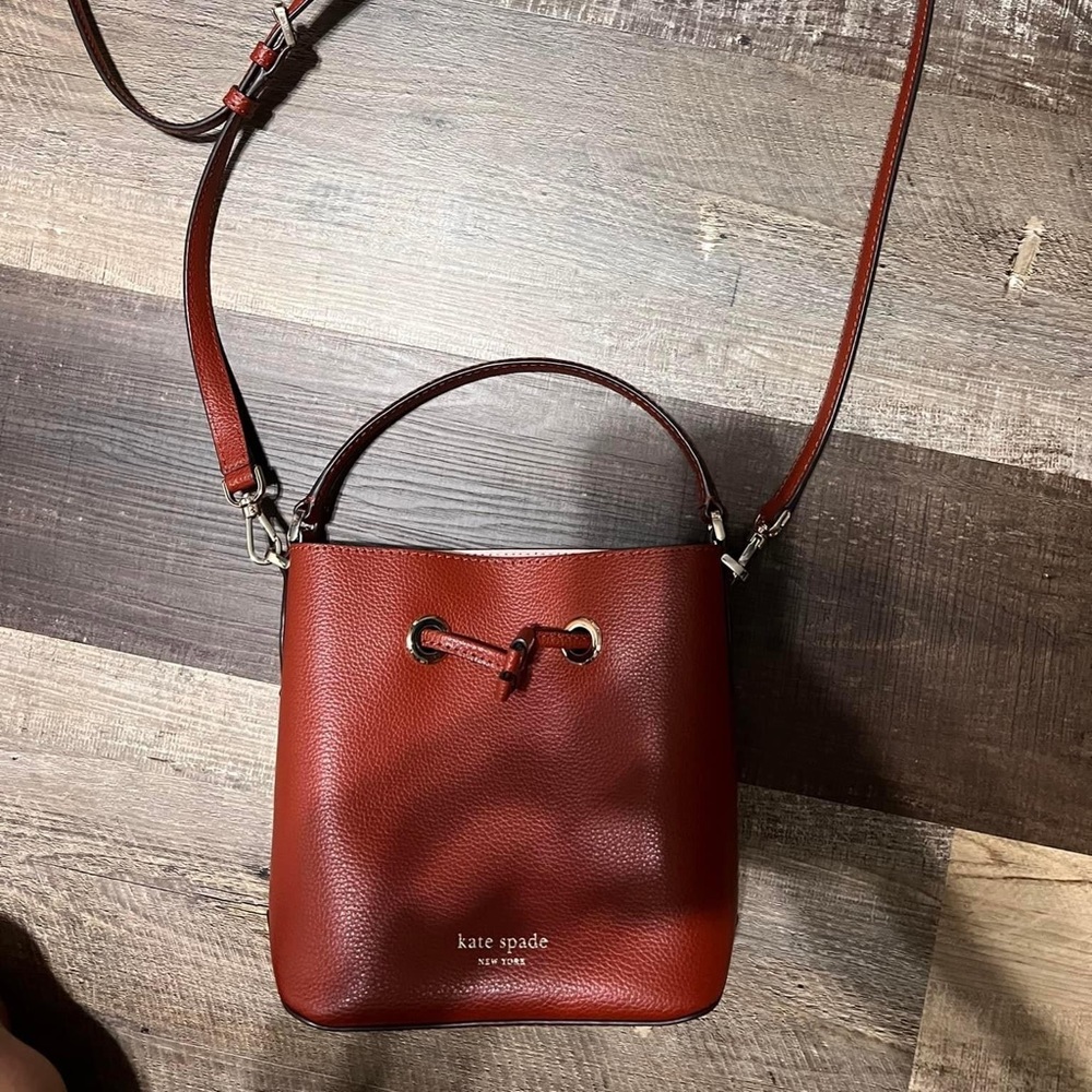Kate spade bucket tote brick red